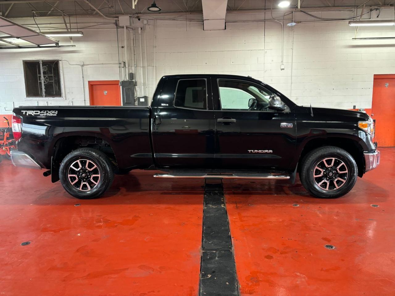 2016 Toyota Tundra SR5 5.7L V8