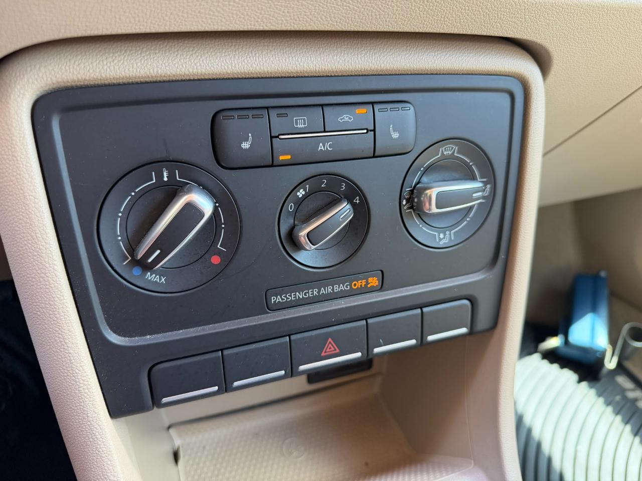 2016 Volkswagen Beetle Coupe 2dr Auto 1.8T SE PZEV Jacksonville FL