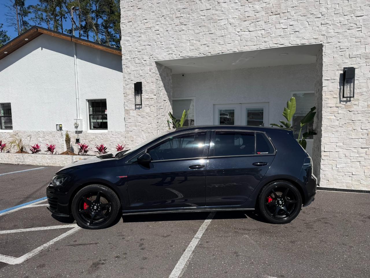 2016 Volkswagen Golf GTI 4dr HB DSG S