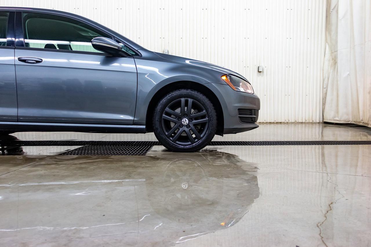 2016 Volkswagen Golf Trendline Hatchback BCam Red Deer AB