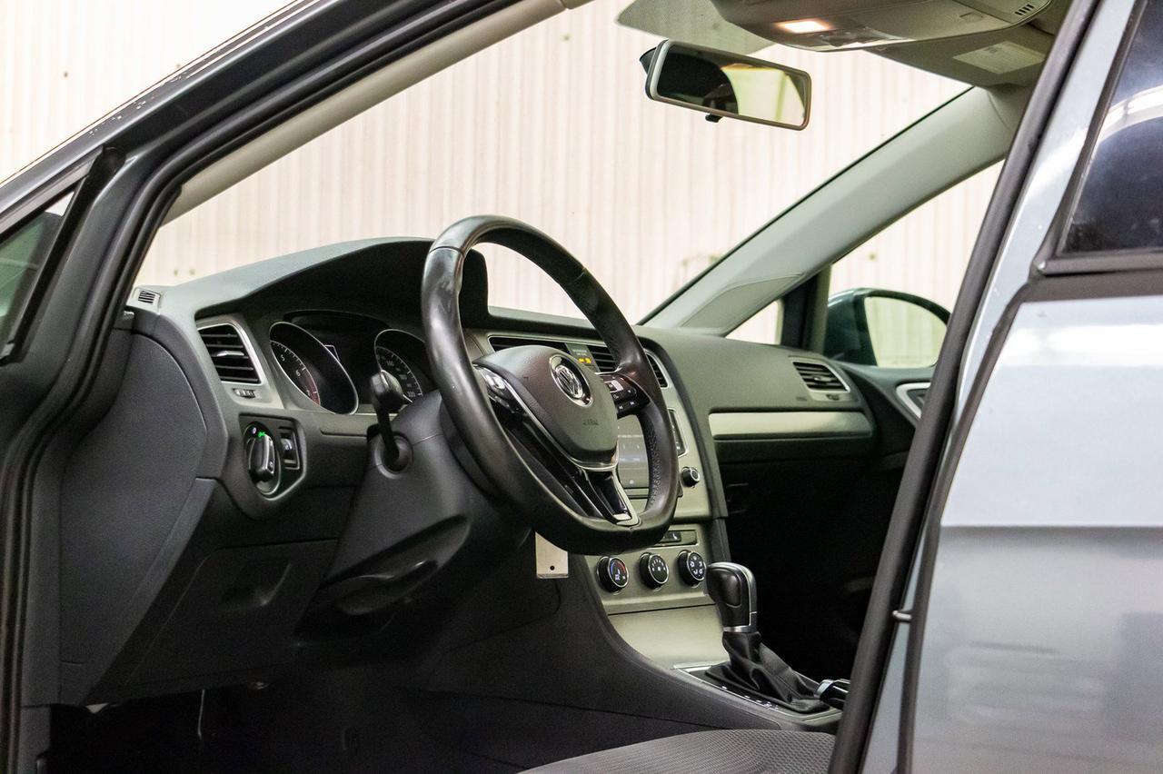 2016 Volkswagen Golf Trendline Hatchback BCam Red Deer AB