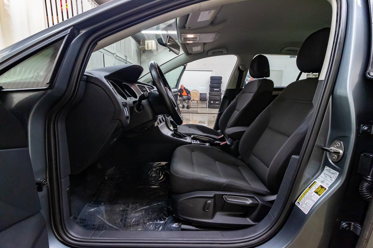 2016 Volkswagen Golf Trendline Hatchback BCam Red Deer AB