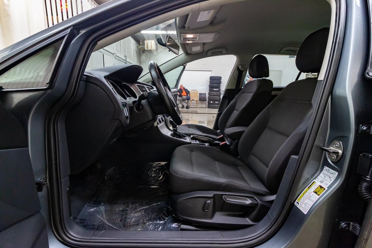 2016 Volkswagen Golf Trendline Hatchback BCam Red Deer AB