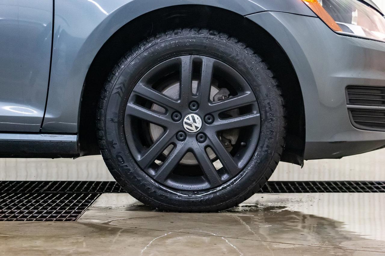 2016 Volkswagen Golf Trendline Hatchback BCam Red Deer AB