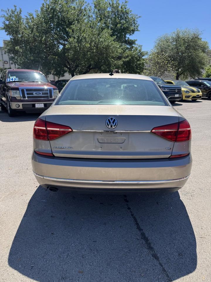 2016 Volkswagen Passat SEL