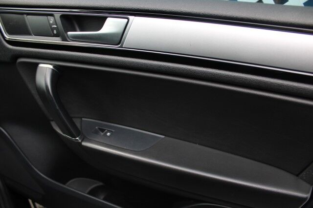 2016 Volkswagen TOUAREG VR6 SPORT AWD Melbourne FL