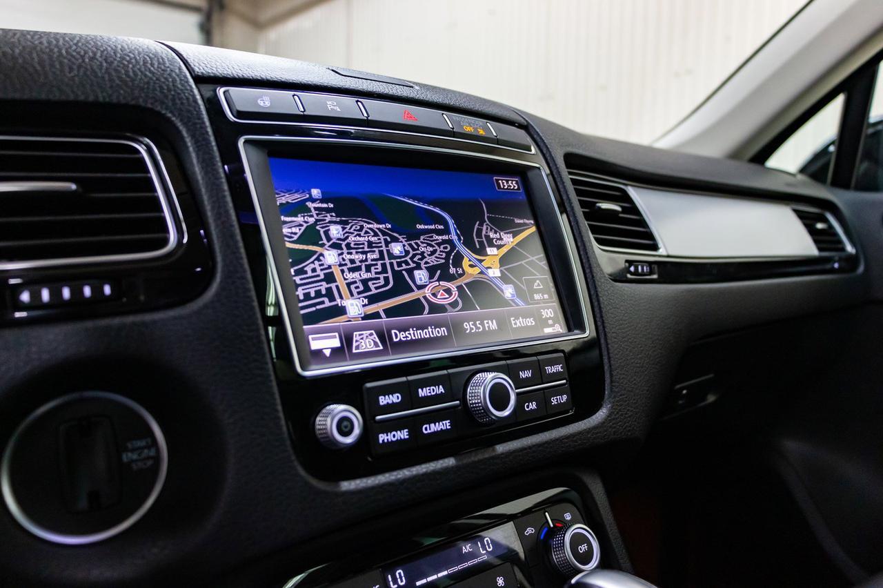 2016 Volkswagen Touareg 4Motion Comfortline Leather Roof Nav Red Deer AB