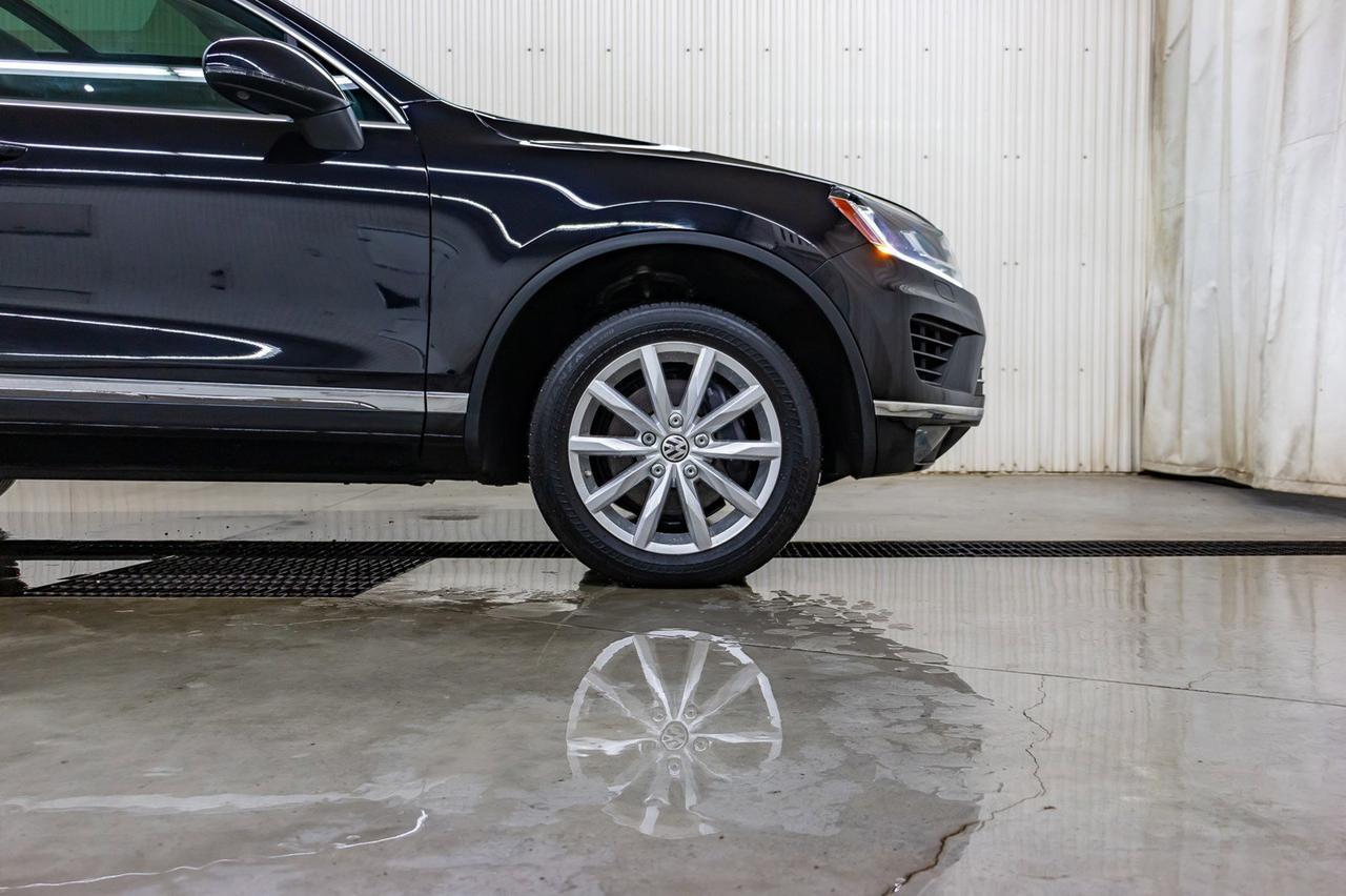 2016 Volkswagen Touareg 4Motion Comfortline Leather Roof Nav Red Deer AB