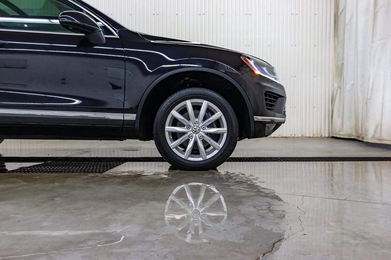 2016 Volkswagen Touareg 4Motion Comfortline Leather Roof Nav Red Deer AB