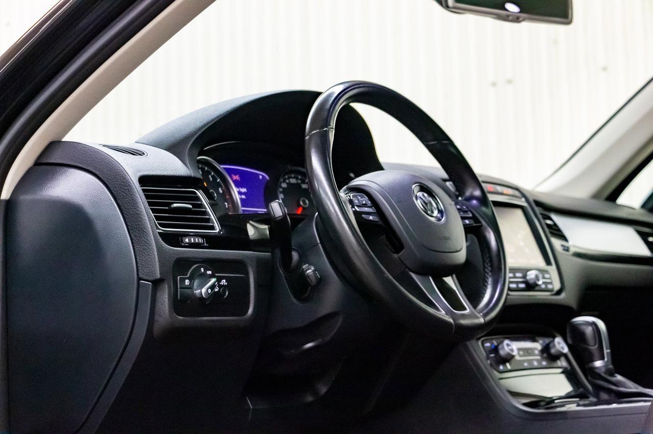 2016 Volkswagen Touareg 4Motion Comfortline Leather Roof Nav Red Deer AB