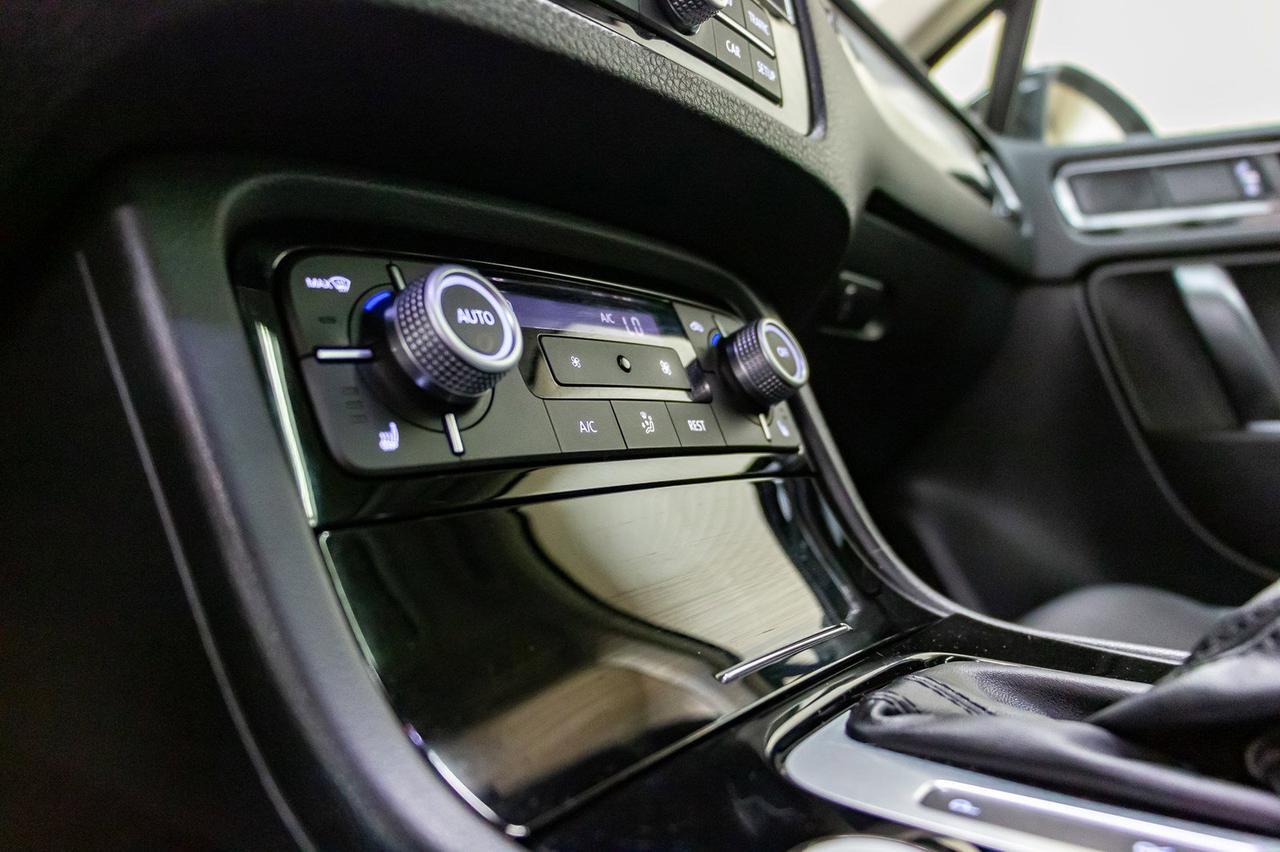 2016 Volkswagen Touareg 4Motion Comfortline Leather Roof Nav Red Deer AB