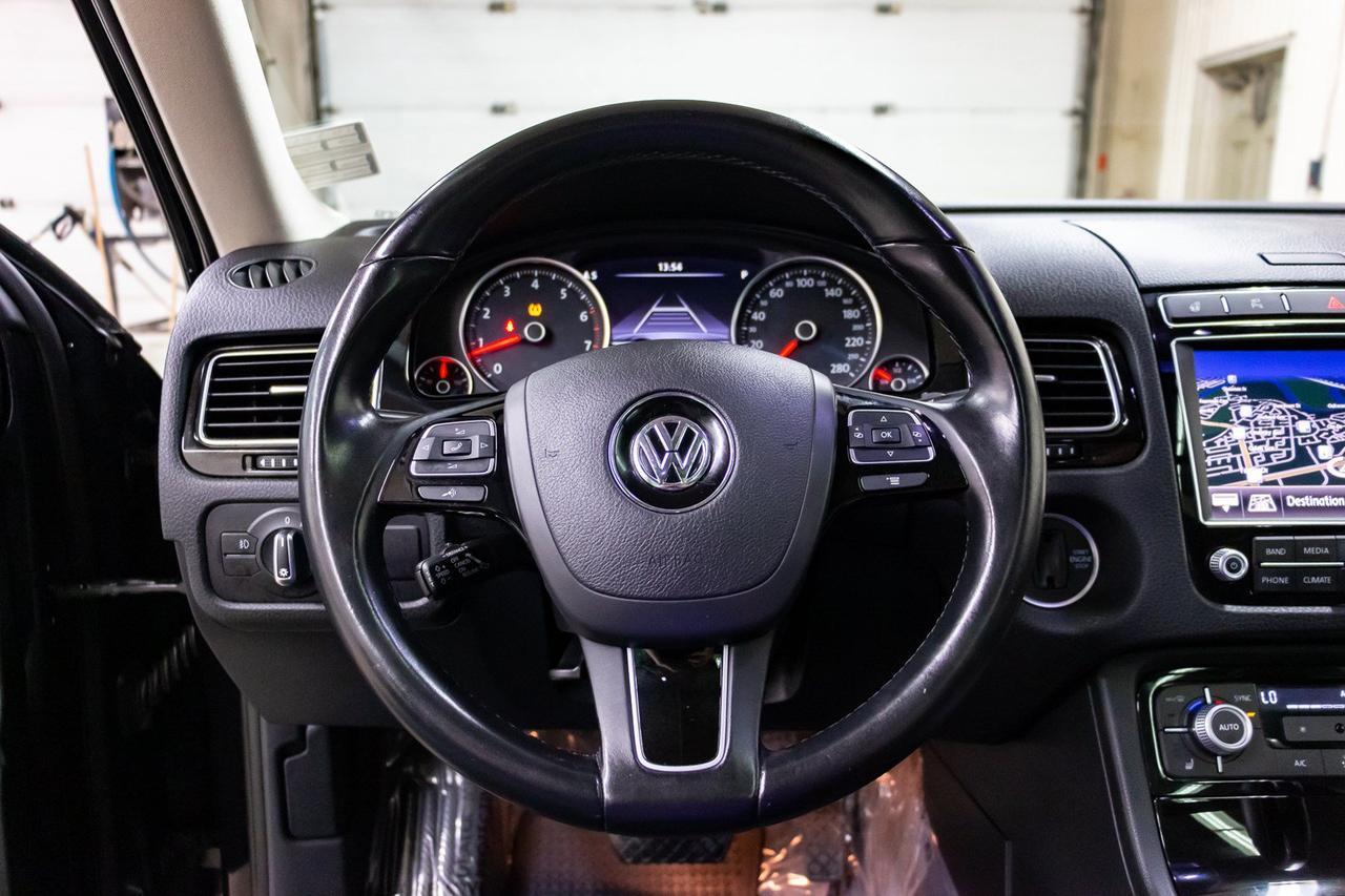 2016 Volkswagen Touareg 4Motion Comfortline Leather Roof Nav Red Deer AB
