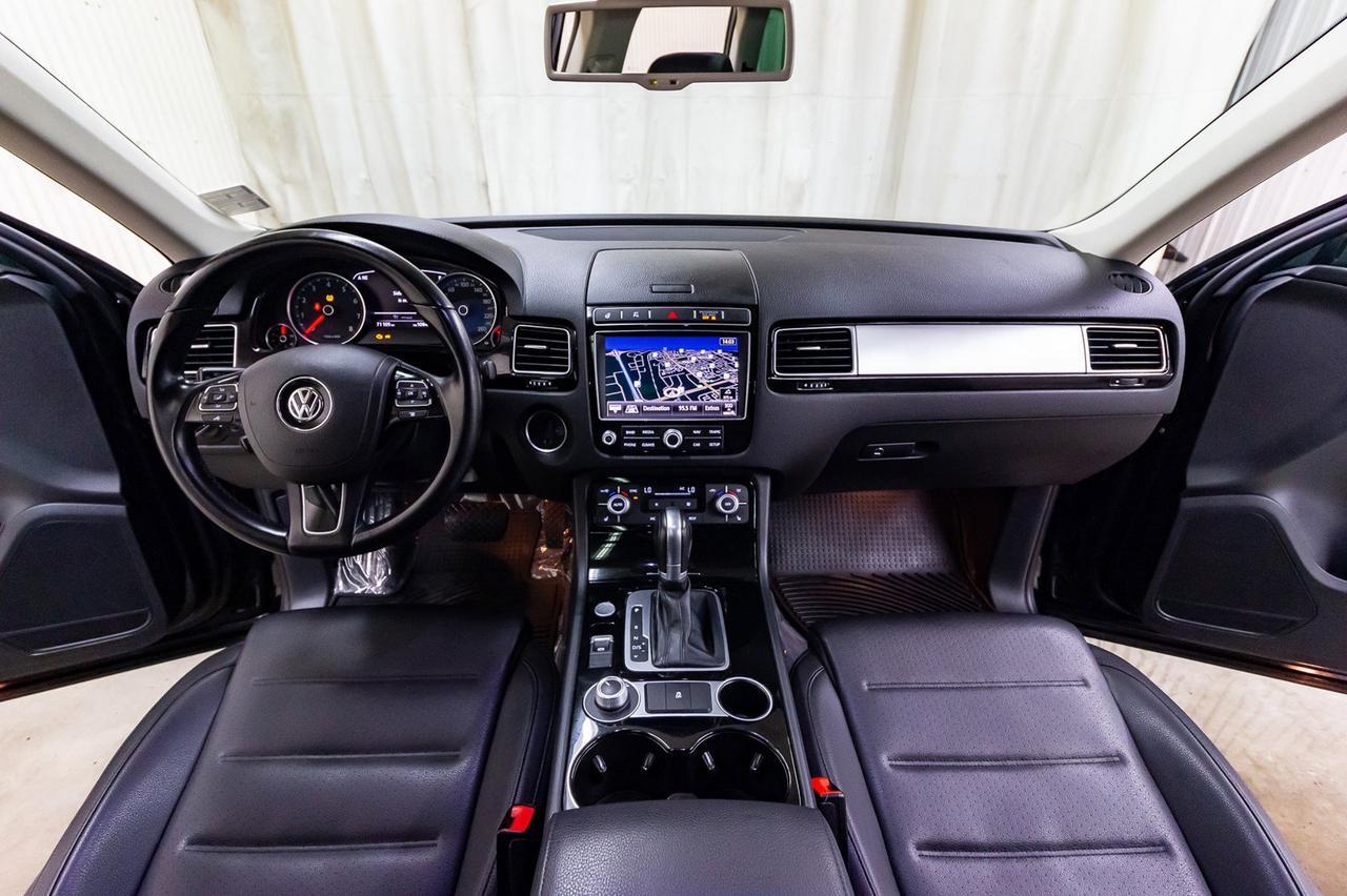 2016 Volkswagen Touareg 4Motion Comfortline Leather Roof Nav Red Deer AB