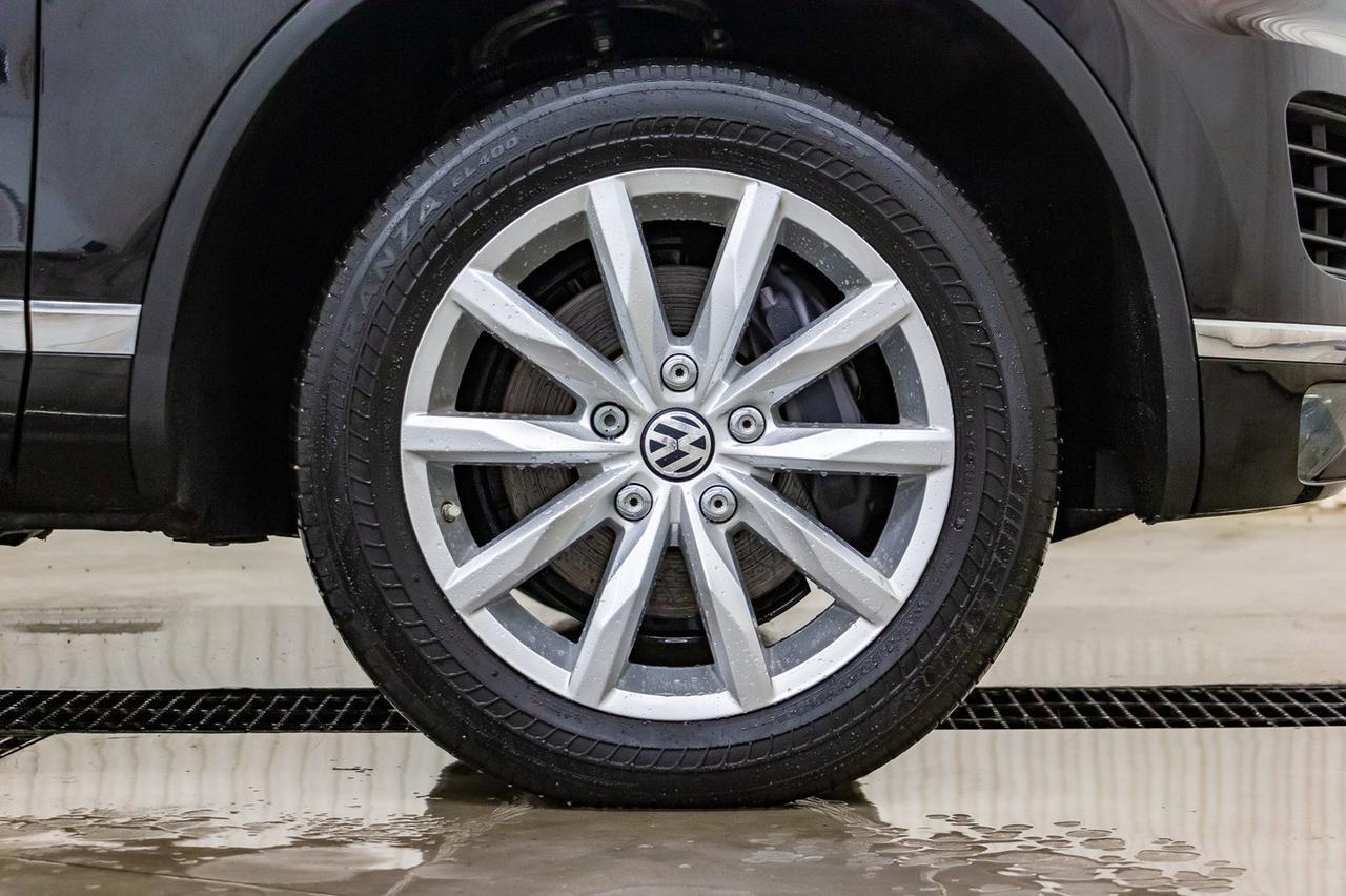 2016 Volkswagen Touareg 4Motion Comfortline Leather Roof Nav Red Deer AB