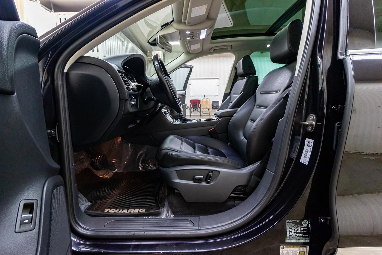 2016 Volkswagen Touareg 4Motion Comfortline Leather Roof Nav Red Deer AB