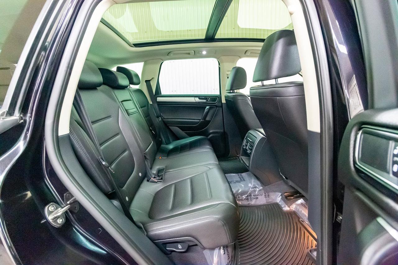 2016 Volkswagen Touareg 4Motion Comfortline Leather Roof Nav Red Deer AB