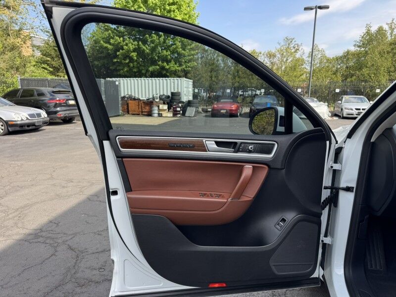 2016 Volkswagen Touareg Sport Willow Grove PA