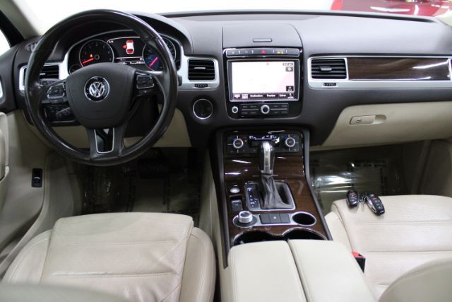 2016 Volkswagen Touareg VR6 Lux