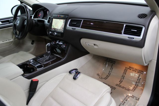 2016 Volkswagen Touareg VR6 Lux Chantilly VA