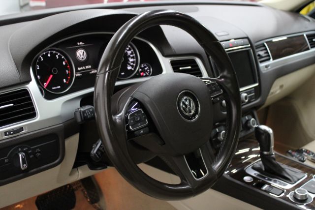 2016 Volkswagen Touareg VR6 Lux Chantilly VA
