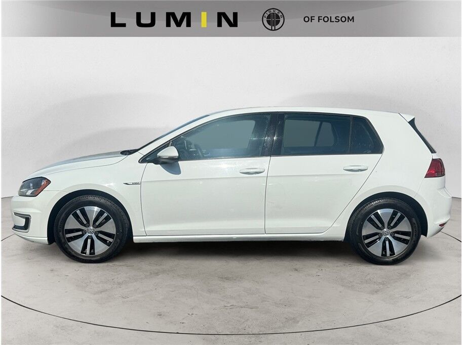 2016 Volkswagen e-Golf SE Hatchback Sedan 4D