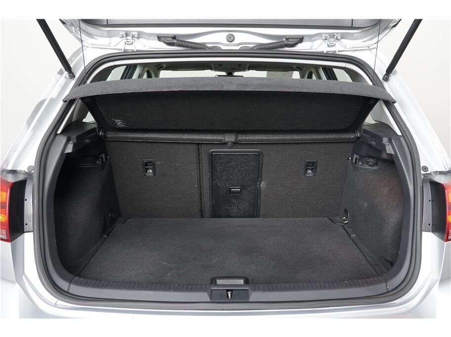 2016 Volkswagen e-Golf SE Hatchback Sedan 4D Folsom CA