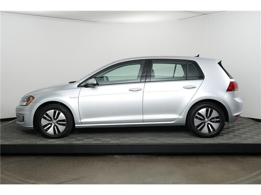 2016 Volkswagen e-Golf SE Hatchback Sedan 4D