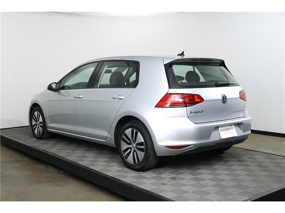 2016 Volkswagen e-Golf SE Hatchback Sedan 4D