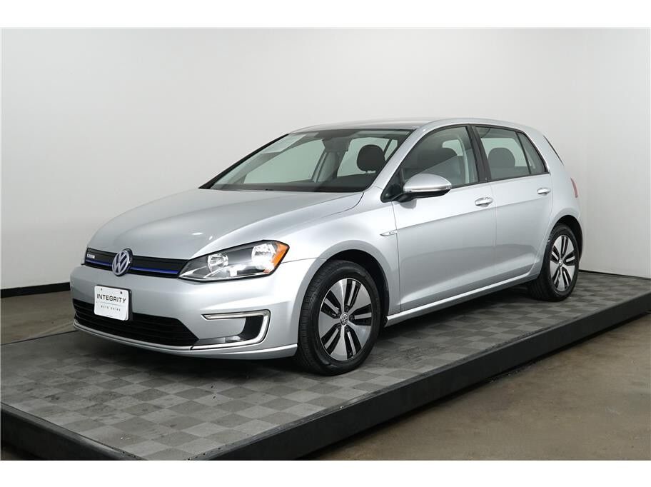2016 Volkswagen e-Golf SE Hatchback Sedan 4D