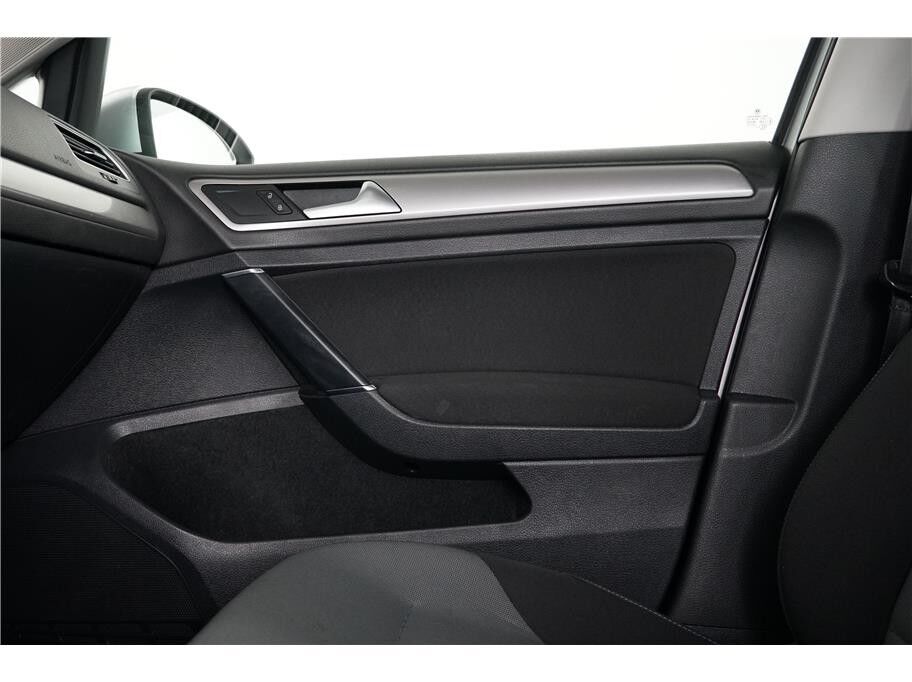 2016 Volkswagen e-Golf SE Hatchback Sedan 4D Folsom CA
