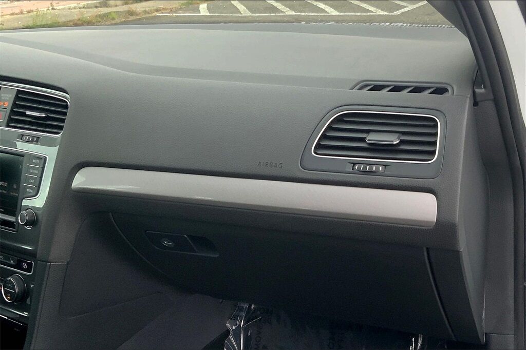 2016 Volkswagen e-Golf SE OR