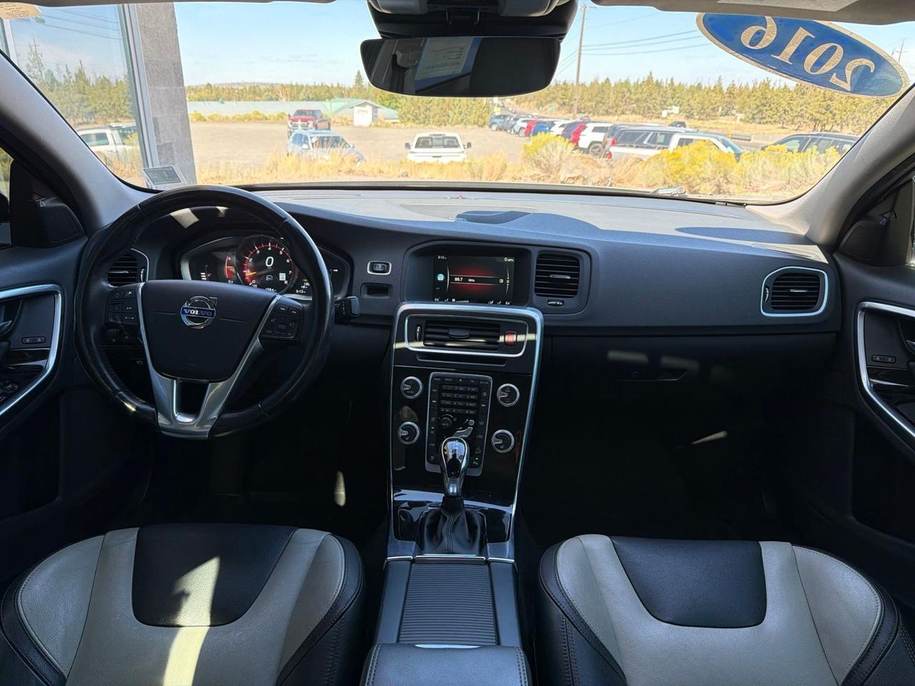 2016 Volvo S60 Cross Country T5 Platinum Bend OR