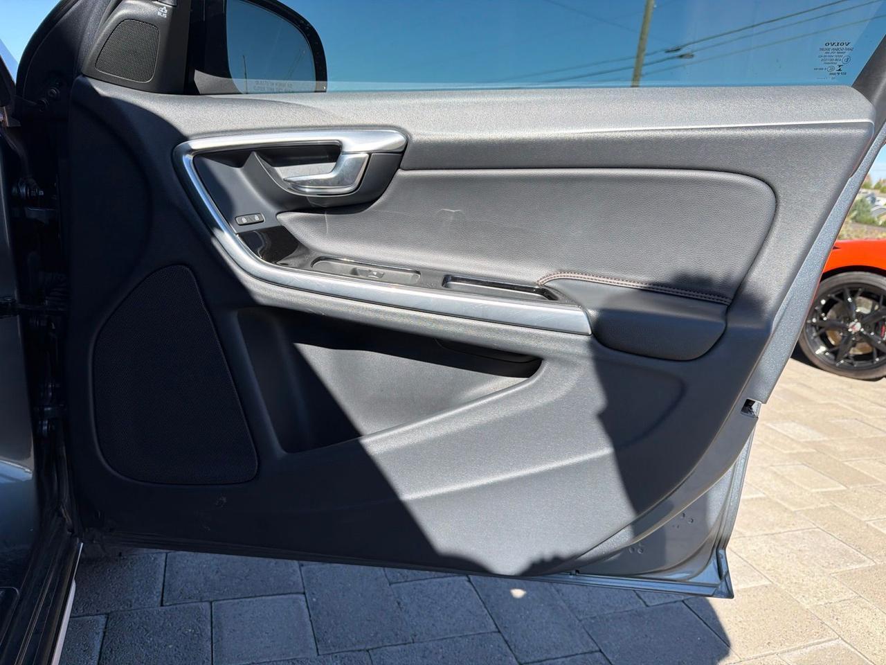 2016 Volvo S60 Cross Country T5 Platinum Bend OR