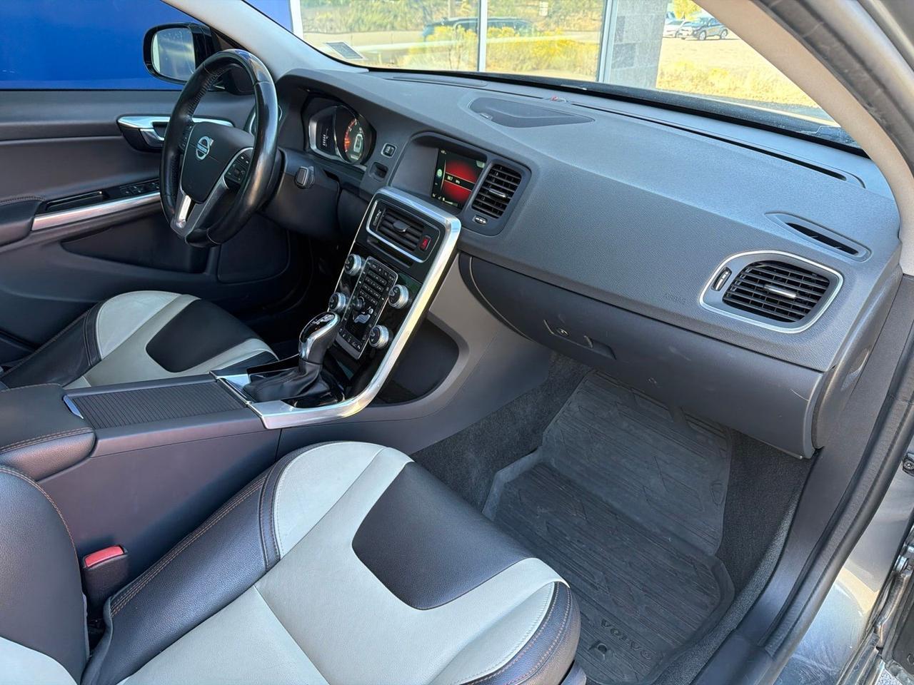 2016 Volvo S60 Cross Country T5 Platinum Bend OR