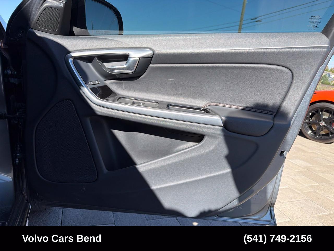 2016 Volvo S60 Cross Country T5 Platinum Bend OR