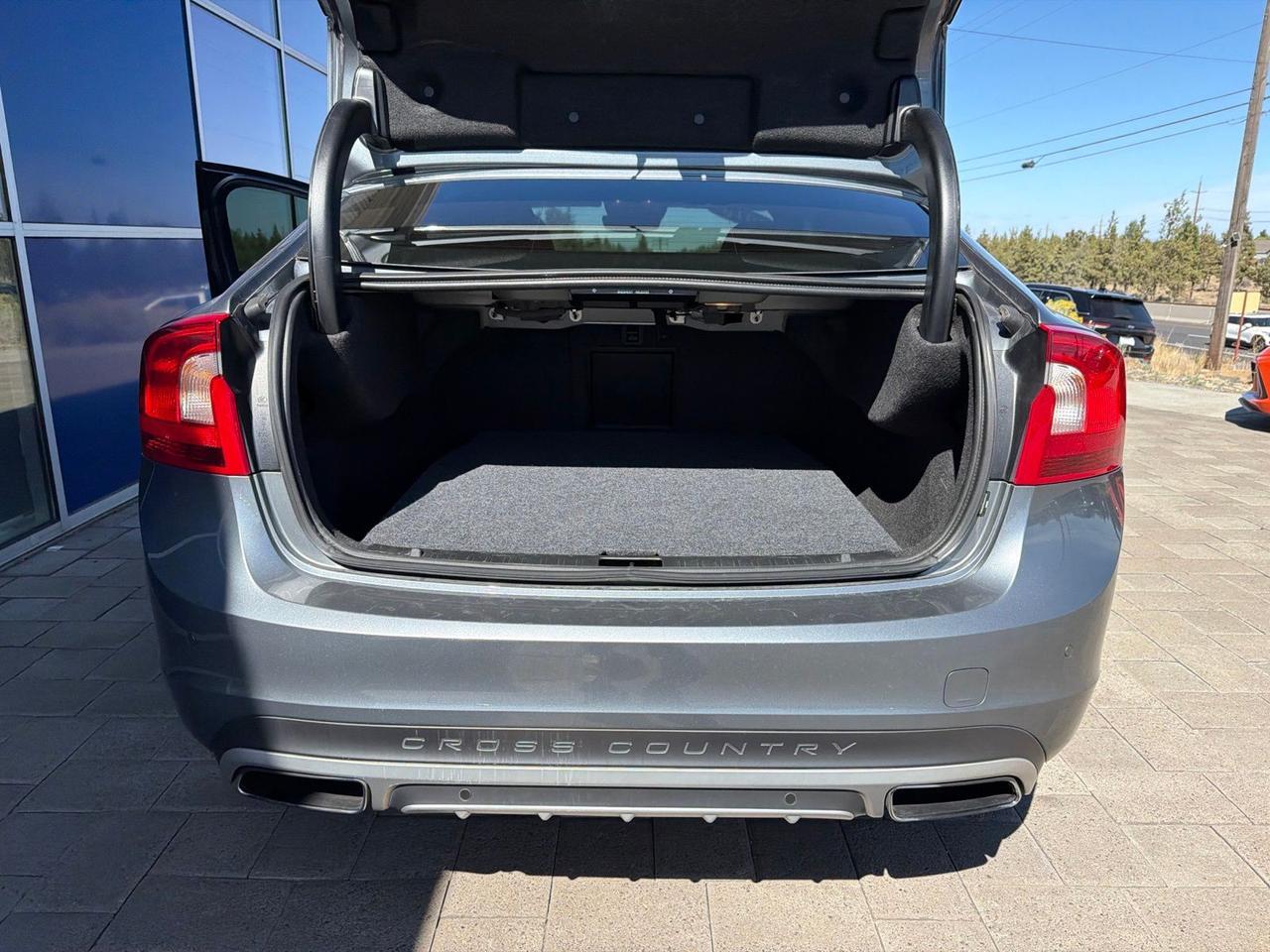 2016 Volvo S60 Cross Country T5 Platinum Bend OR