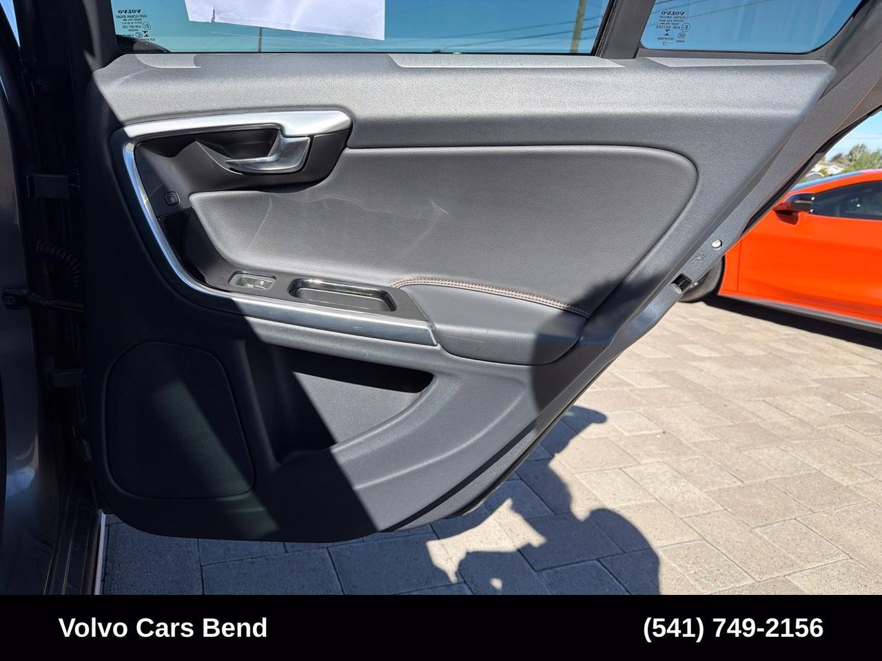 2016 Volvo S60 Cross Country T5 Platinum Bend OR