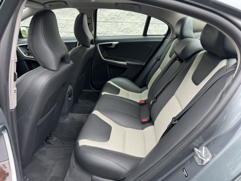 2016 Volvo S60 Cross Country T5 Platinum Willow Grove PA