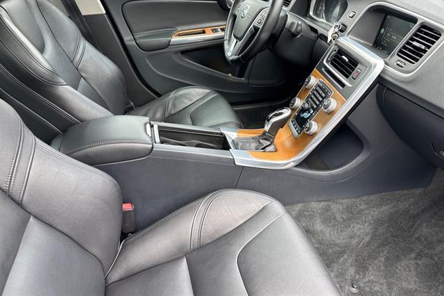 2016 Volvo S60 Inscription T5 Drive-E Platinum