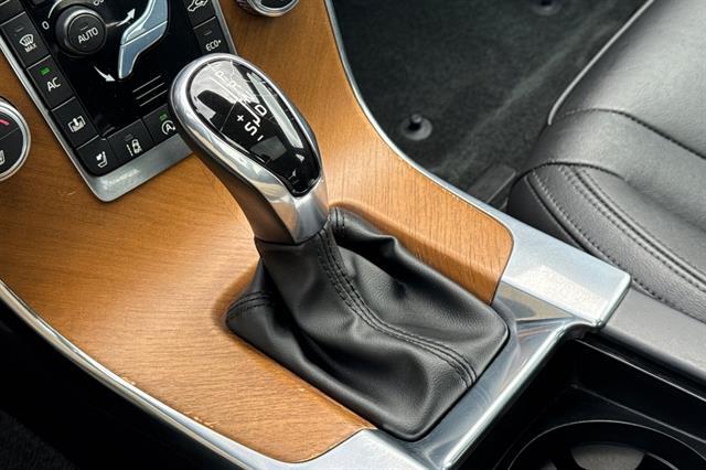 2016 Volvo S60 Inscription T5 Drive-E Platinum