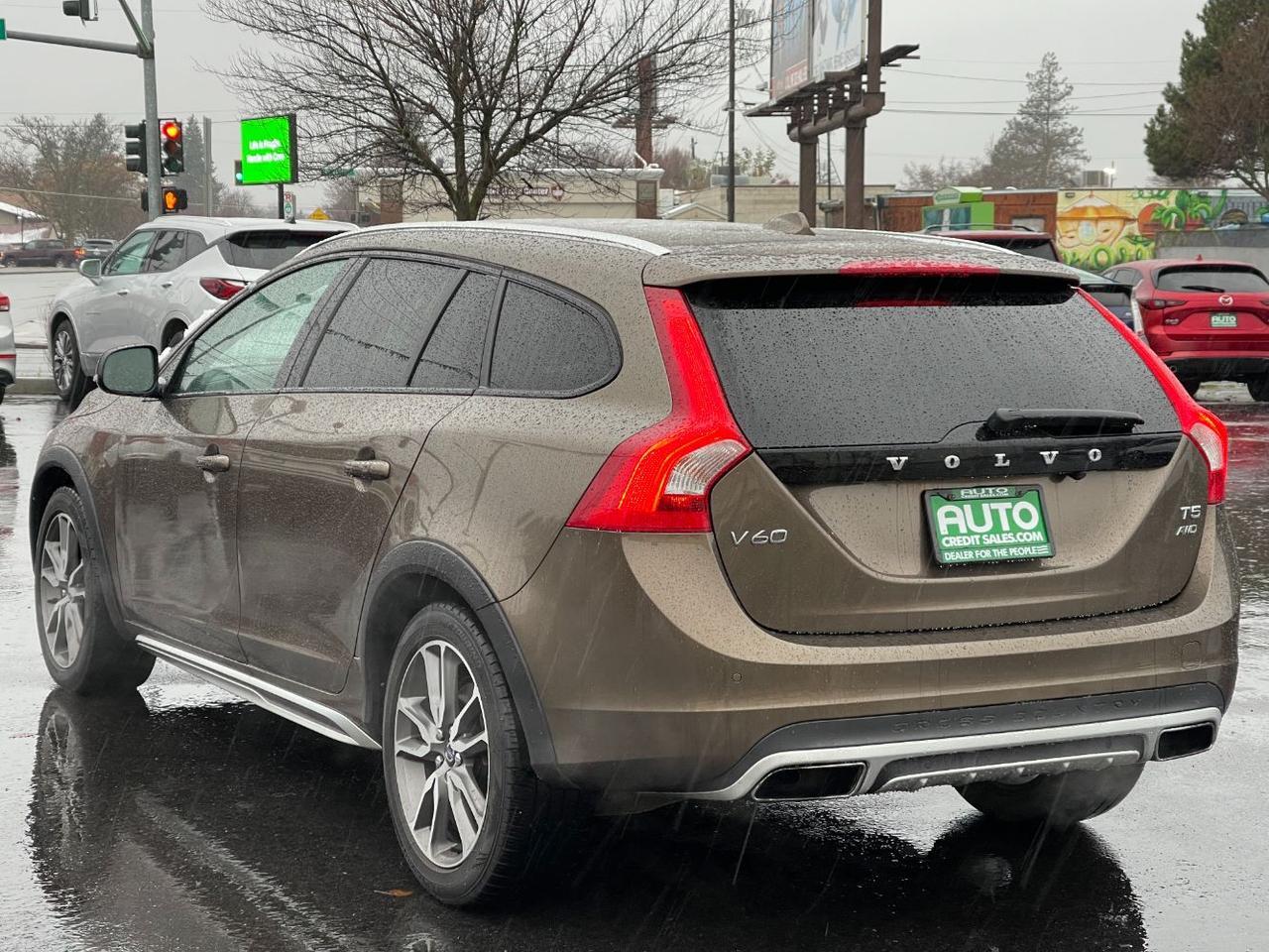2016 Volvo V60 Cross Country T5 Platinum