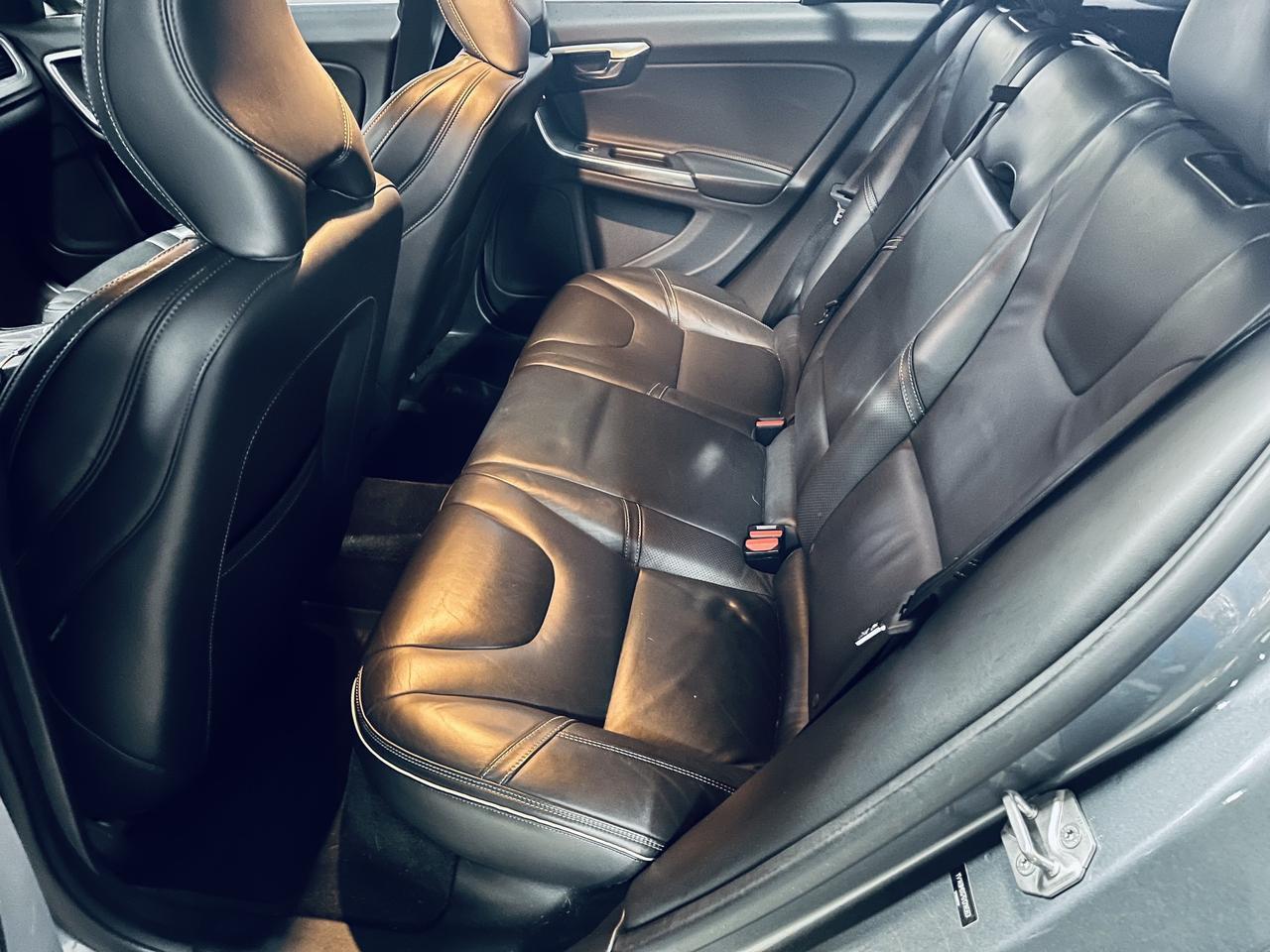 2016 Volvo V60 T6 AWD R-Design Platinum | 302hp, Harman Kardon, Adaptive Cruise, Climate Package & Back Up Cam Portland OR