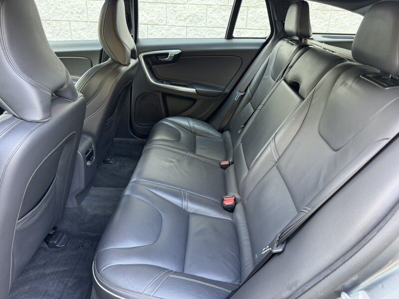 2016 Volvo V60 T6 R-Design Willow Grove PA