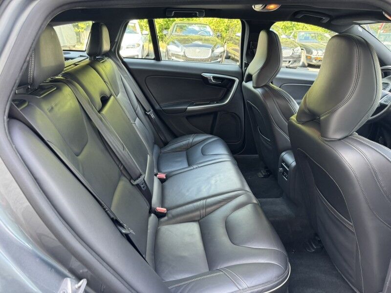 2016 Volvo V60 T6 R-Design Willow Grove PA