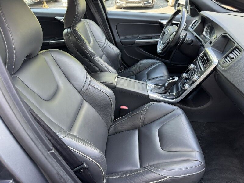 2016 Volvo V60 T6 R-Design Willow Grove PA