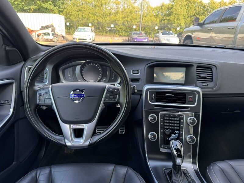 2016 Volvo V60 T6 R-Design Willow Grove PA