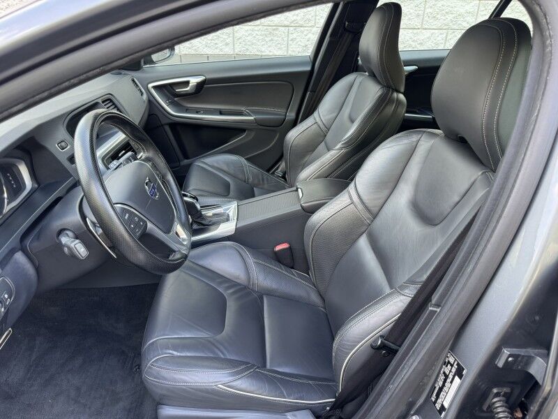 2016 Volvo V60 T6 R-Design Willow Grove PA