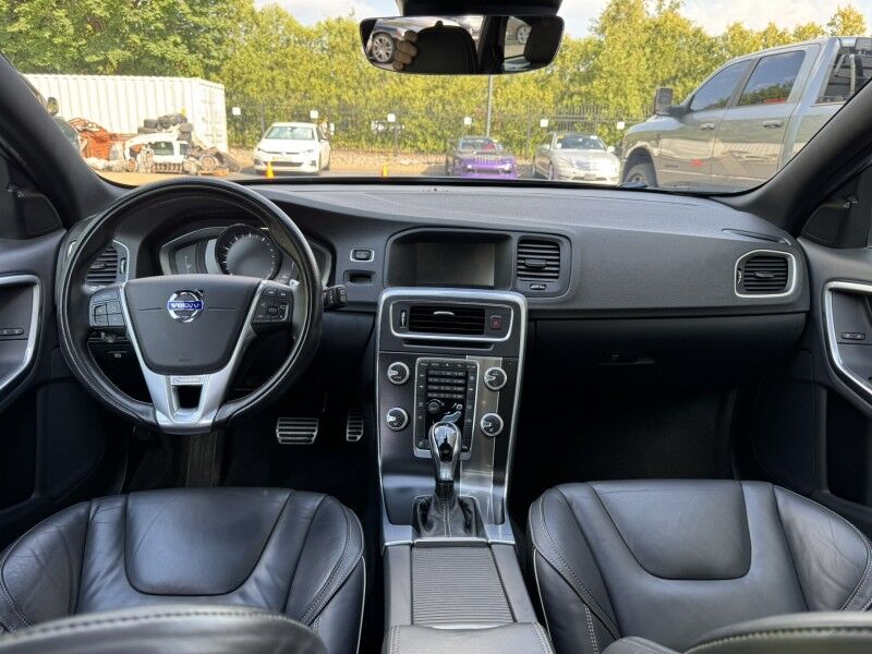 2016 Volvo V60 T6 R-Design Willow Grove PA
