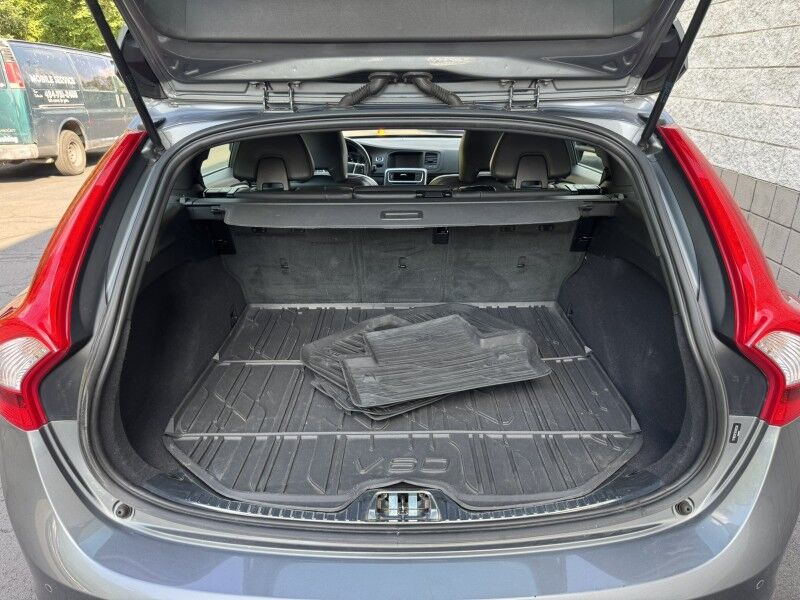 2016 Volvo V60 T6 R-Design Willow Grove PA