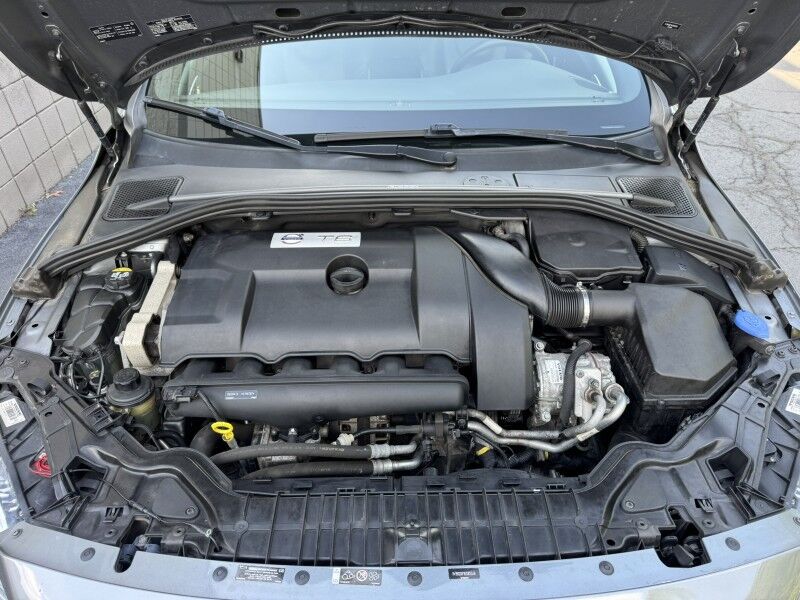 2016 Volvo V60 T6 R-Design Willow Grove PA